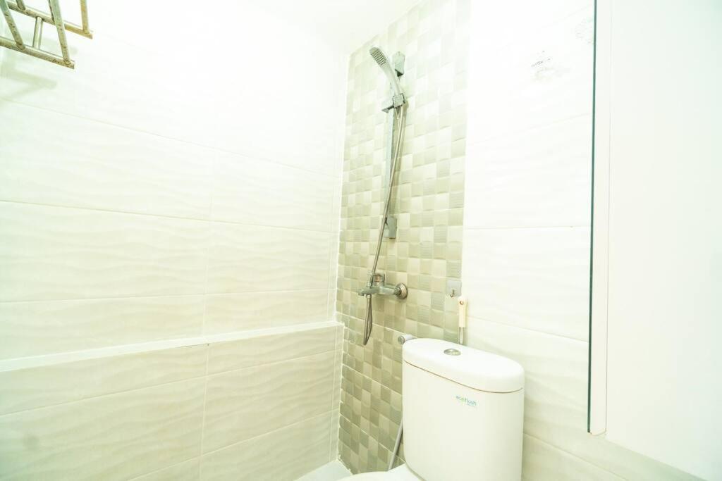 Comfort 2 Bedroom Above Bassura Mall East Apartemen *